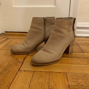 Aldo Beige Suede Block Heel Ankle Boots Size 8.5